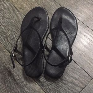 NY&C Black thong sandals